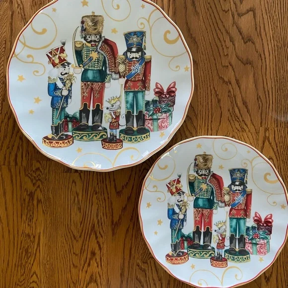 William Sonoma Nutcracker Plates - Picture 2 of 6
